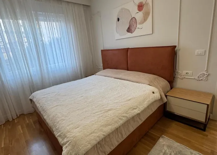 Fine Center Apartment *