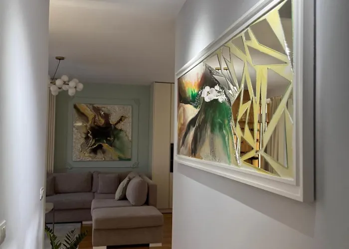 Fine Center Apartment *